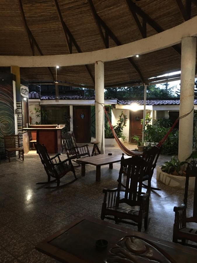 Pura Vida Hostel Тамариндо Экстерьер фото
